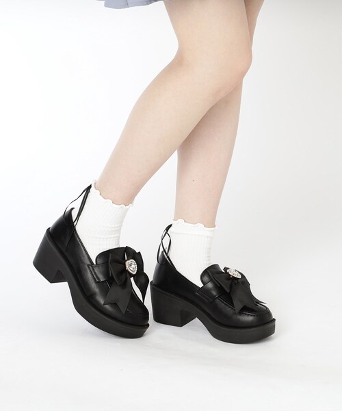 cs T&P（シーエスティーアンドピー）の「2WAYガーリーリボンボリュームローファー（パンプス・レディース・ブラック系1/アイボリー/ブラック・S/M/L/LL）」の4枚目の写真