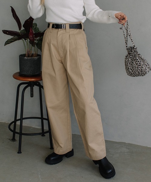 Flugge(フラッジー)の「HW tuck chino PT/ハイウエストタックチノパンツ(チノパンツ・レディース・ブラウン/ブラック/ベージュ/ホワイト・MEDIUM/SMALL)」の4枚目の写真