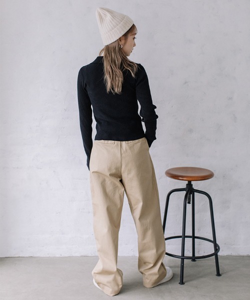 Flugge(フラッジー)の「HW tuck chino PT/ハイウエストタックチノパンツ(チノパンツ・レディース・ブラウン/ブラック/ベージュ/ホワイト・MEDIUM/SMALL)」の8枚目の写真