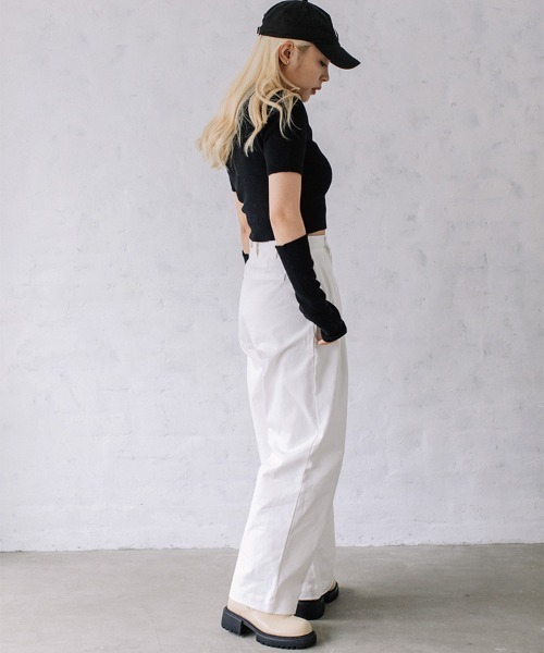 Flugge(フラッジー)の「HW tuck chino PT/ハイウエストタックチノパンツ(チノパンツ・レディース・ブラウン/ブラック/ベージュ/ホワイト・MEDIUM/SMALL)」の11枚目の写真