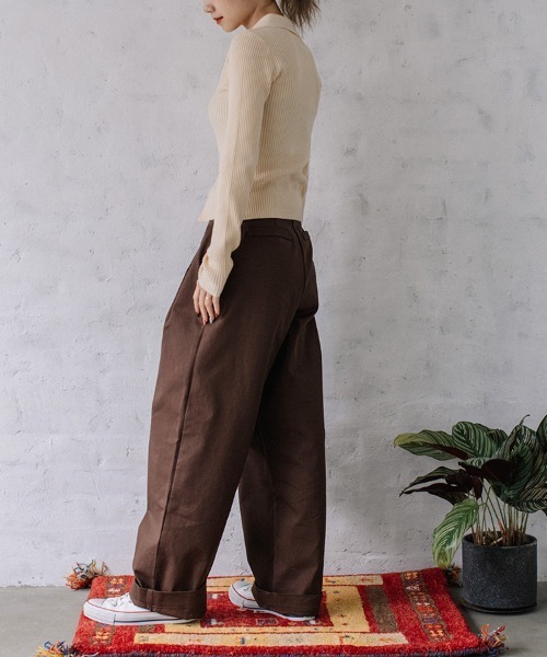 Flugge(フラッジー)の「HW tuck chino PT/ハイウエストタックチノパンツ(チノパンツ・レディース・ブラウン/ブラック/ベージュ/ホワイト・MEDIUM/SMALL)」の17枚目の写真
