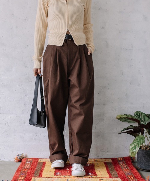 Flugge(フラッジー)の「HW tuck chino PT/ハイウエストタックチノパンツ(チノパンツ・レディース・ブラウン/ブラック/ベージュ/ホワイト・MEDIUM/SMALL)」の19枚目の写真