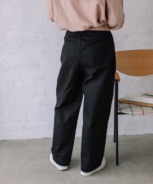 Flugge(フラッジー)の「HW tuck chino PT/ハイウエストタックチノパンツ(チノパンツ・レディース・ブラウン/ブラック/ベージュ/ホワイト・MEDIUM/SMALL)」の15枚目の写真