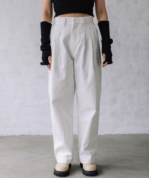 Flugge(フラッジー)の「HW tuck chino PT/ハイウエストタックチノパンツ(チノパンツ・レディース・ブラウン/ブラック/ベージュ/ホワイト・MEDIUM/SMALL)」の20枚目の写真