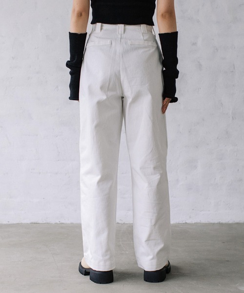 Flugge(フラッジー)の「HW tuck chino PT/ハイウエストタックチノパンツ(チノパンツ・レディース・ブラウン/ブラック/ベージュ/ホワイト・MEDIUM/SMALL)」の22枚目の写真