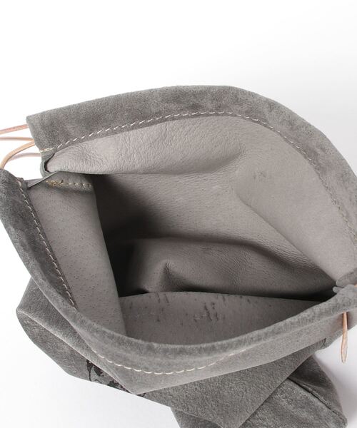 BrownBrown（ブラウンブラウン）の「【BrownBrown】ブラウンブラウン/Mr,Brow巾着バック（ピッグスエード)（ショルダーバッグ・レディース・ベージュ/ブラック/グレー・FREE）」の7枚目の写真