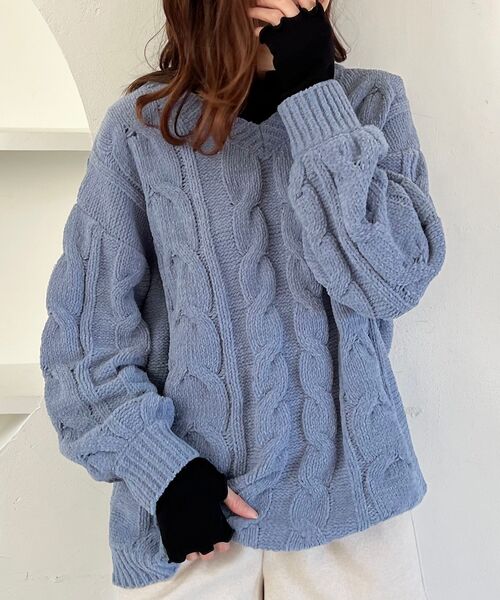 MAJESTIC LEGON(マジェスティックレゴン)の「フェザーモールVネックニット(ニット/セーター・レディース・ベージュ/ブラック/アイボリー/ブルー・MEDIUM)」の4枚目の写真