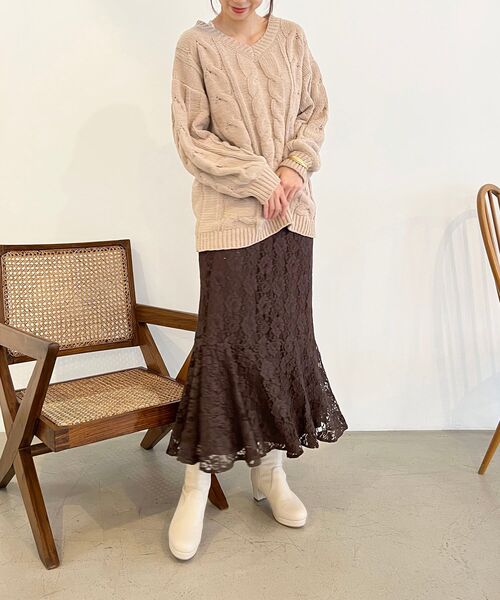 MAJESTIC LEGON(マジェスティックレゴン)の「フェザーモールVネックニット(ニット/セーター・レディース・ベージュ/ブラック/アイボリー/ブルー・MEDIUM)」の7枚目の写真