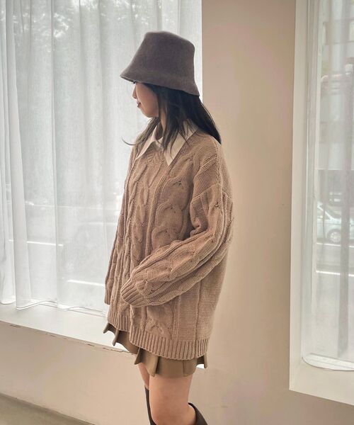 MAJESTIC LEGON(マジェスティックレゴン)の「フェザーモールVネックニット(ニット/セーター・レディース・ベージュ/ブラック/アイボリー/ブルー・MEDIUM)」の10枚目の写真