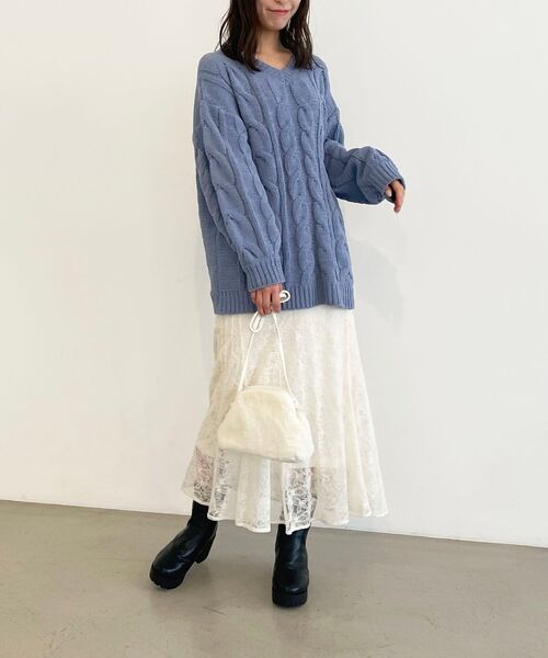 MAJESTIC LEGON(マジェスティックレゴン)の「フェザーモールVネックニット(ニット/セーター・レディース・ベージュ/ブラック/アイボリー/ブルー・MEDIUM)」の17枚目の写真