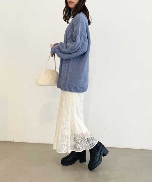 MAJESTIC LEGON(マジェスティックレゴン)の「フェザーモールVネックニット(ニット/セーター・レディース・ベージュ/ブラック/アイボリー/ブルー・MEDIUM)」の18枚目の写真