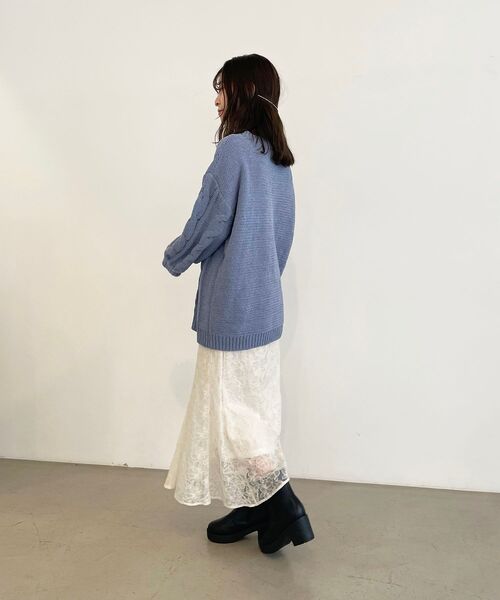 MAJESTIC LEGON(マジェスティックレゴン)の「フェザーモールVネックニット(ニット/セーター・レディース・ベージュ/ブラック/アイボリー/ブルー・MEDIUM)」の19枚目の写真