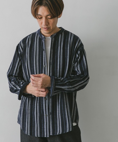 URBAN RESEARCH DOORS(アーバンリサーチドアーズ)の「モールストライプバンドカラーシャツ(シャツ/ブラウス・メンズ・ブラック/ネイビー/オレンジ・MEDIUM/LARGE)」の7枚目の写真
