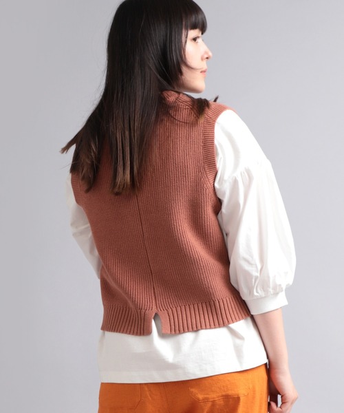 RNA-N（アールエヌエーエヌ）の「K2621 畔編みコットンニットベスト（ベスト・レディース・レッド/グレイッシュブルー/イエロー・MEDIUM）」の4枚目の写真