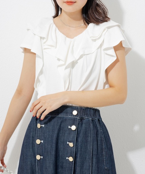 LAVEANGE(ラビアンジェ)の「フリルカットブラウス(Tシャツ/カットソー・レディース・カーキ/ブラック/オフホワイト・M/LL/3L/4L/5L)」の4枚目の写真