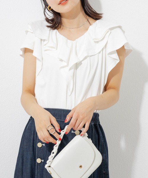 LAVEANGE(ラビアンジェ)の「フリルカットブラウス(Tシャツ/カットソー・レディース・カーキ/ブラック/オフホワイト・M/LL/3L/4L/5L)」の5枚目の写真