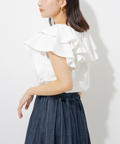 LAVEANGE(ラビアンジェ)の「フリルカットブラウス(Tシャツ/カットソー・レディース・カーキ/ブラック/オフホワイト・M/LL/3L/4L/5L)」の6枚目の写真