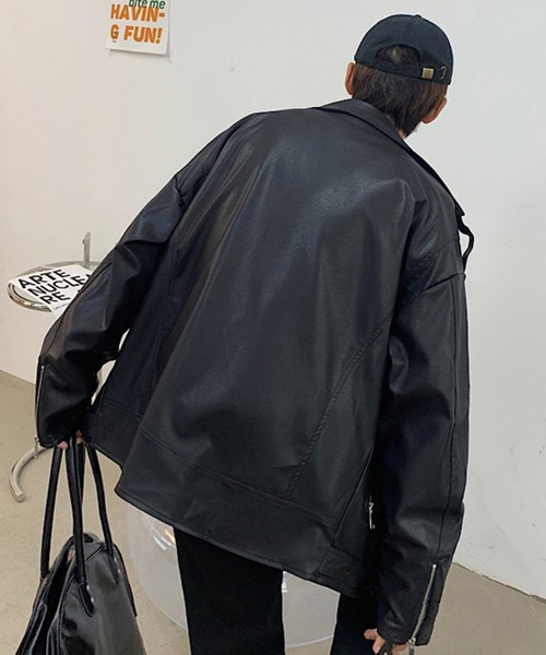 BENDER TOKYO（ベンダートウキョウ）の「【BENDER TOKYO】オーバーサイズ フェイクレザー ダブル ライダースジャケット（ライダースジャケット・メンズ・ブラック・M/L）」の4枚目の写真