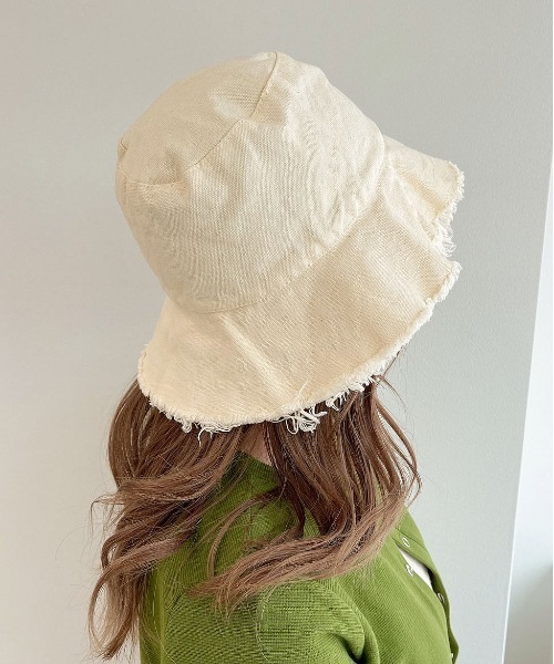 apres jour mignon(アプレジュールミニョン)の「【apresjour mignon×ARIAZ】フリンジバケットハット(ハット・レディース・ブラック/アイボリー・ONESIZE)」の3枚目の写真