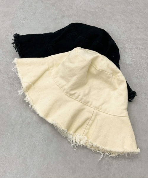 apres jour mignon(アプレジュールミニョン)の「【apresjour mignon×ARIAZ】フリンジバケットハット(ハット・レディース・ブラック/アイボリー・ONESIZE)」の4枚目の写真