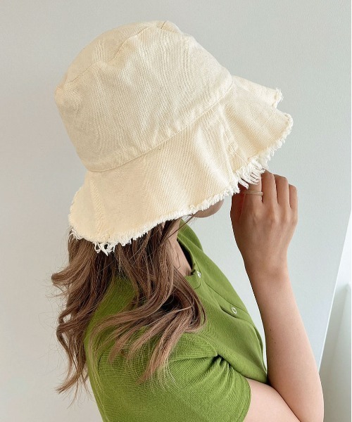 apres jour mignon(アプレジュールミニョン)の「【apresjour mignon×ARIAZ】フリンジバケットハット(ハット・レディース・ブラック/アイボリー・ONESIZE)」の6枚目の写真