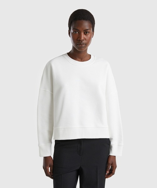 BENETTON (UNITED COLORS OF BENETTON)(ベネトンユナイテッドカラーズオブベネトン)の「ドロップショルダーボックスカットスウェットトレーナー(スウェット・レディース・ホワイト/グリーン/ブラック・SMALL/MEDIUM)」の2枚目の写真