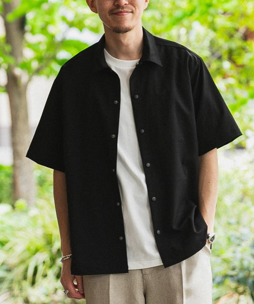 ITEMS URBANRESEARCH（アイテムズ アーバンリサーチ）の「TRストレッチ 半袖シャツ（シャツ/ブラウス・メンズ・ベージュ/ブラック/ブルー/グレー・LARGE/MEDIUM）」の9枚目の写真