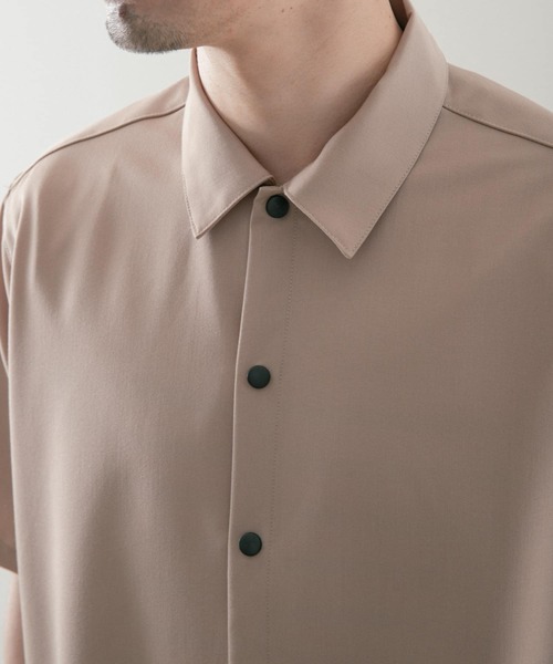 ITEMS URBANRESEARCH（アイテムズ アーバンリサーチ）の「TRストレッチ 半袖シャツ（シャツ/ブラウス・メンズ・ベージュ/ブラック/ブルー/グレー・LARGE/MEDIUM）」の12枚目の写真