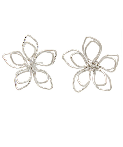 Kahiko(カヒコ)の「【Kahiko】立体フラワーピアス(ピアス(両耳用)・レディース・ゴールド/ピンク/シルバー・FREE)」の2枚目の写真