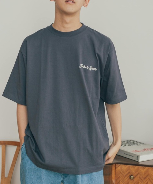 FORK&SPOON(フォークアンドスプーン)の「『ユニセックス』FORK&SPOON チェーンステッチロゴTシャツ(Tシャツ/カットソー・メンズ・チャコールグレー/ホワイト/ベージュ・4/5)」の3枚目の写真