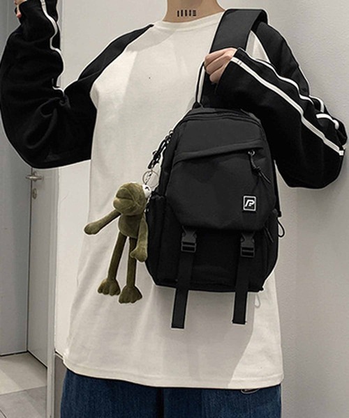 NANEA(ナネア)の「ダブルベルトボディバッグ リュック(ボディバッグ/ウエストポーチ・レディース・ホワイト/ブラック/カーキ・フリ-)」の12枚目の写真
