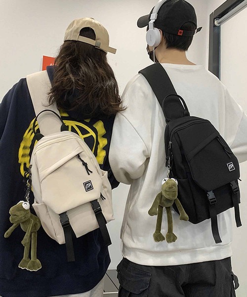 NANEA(ナネア)の「ダブルベルトボディバッグ リュック(ボディバッグ/ウエストポーチ・レディース・ホワイト/ブラック/カーキ・フリ-)」の14枚目の写真