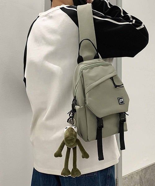 NANEA(ナネア)の「ダブルベルトボディバッグ リュック(ボディバッグ/ウエストポーチ・レディース・ホワイト/ブラック/カーキ・フリ-)」の21枚目の写真
