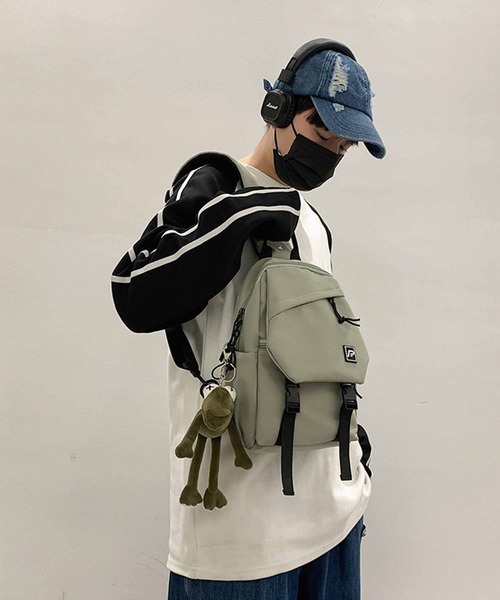 NANEA(ナネア)の「ダブルベルトボディバッグ リュック(ボディバッグ/ウエストポーチ・レディース・ホワイト/ブラック/カーキ・フリ-)」の18枚目の写真