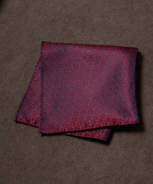 MEN'S BIGI（メンズビギ）の「ミニフラワージャカード織りスカーフ＜同素材ネクタイあり＞（バンダナ/スカーフ・メンズ・シルバー/ボルドー・FREE）」の2枚目の写真
