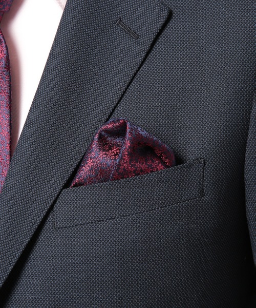 MEN'S BIGI（メンズビギ）の「ミニフラワージャカード織りスカーフ＜同素材ネクタイあり＞（バンダナ/スカーフ・メンズ・シルバー/ボルドー・FREE）」の3枚目の写真