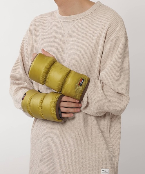 NANGA（ナンガ）の「MOUNTAIN LODGE DOWN WRIST GAITERS / マウンテンロッジダウンリストゲイター（アームカバー・レディース・ライム/ブラック/モカ/イエロー/オレンジ系/ブルー系・M/S）」の9枚目の写真