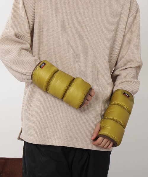 NANGA（ナンガ）の「MOUNTAIN LODGE DOWN WRIST GAITERS / マウンテンロッジダウンリストゲイター（アームカバー・レディース・ライム/ブラック/モカ/イエロー/オレンジ系/ブルー系・M/S）」の10枚目の写真