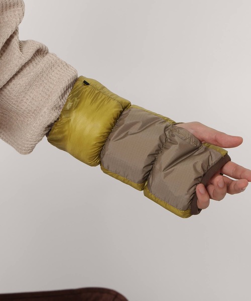 NANGA（ナンガ）の「MOUNTAIN LODGE DOWN WRIST GAITERS / マウンテンロッジダウンリストゲイター（アームカバー・レディース・ライム/ブラック/モカ/イエロー/オレンジ系/ブルー系・M/S）」の13枚目の写真