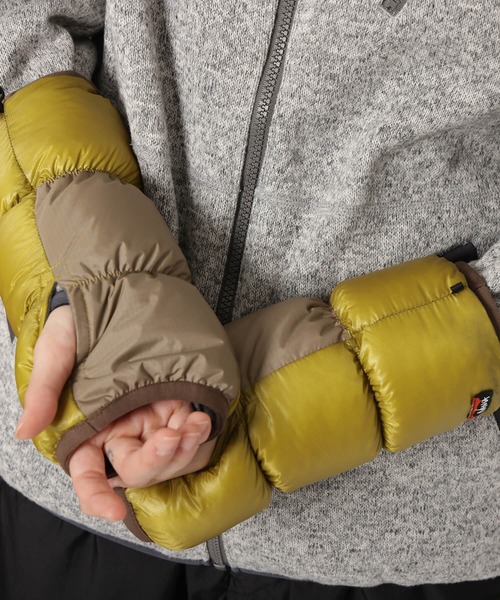 NANGA（ナンガ）の「MOUNTAIN LODGE DOWN WRIST GAITERS / マウンテンロッジダウンリストゲイター（アームカバー・レディース・ライム/ブラック/モカ/イエロー/オレンジ系/ブルー系・M/S）」の7枚目の写真
