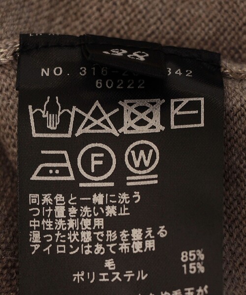 SHIPS（シップス）の「Primary NavyLabel:〈手洗い可能〉ラメ クルーネック カーディガン（カーディガン/ボレロ・レディース・シルバー/ゴールド・36/38）」の8枚目の写真