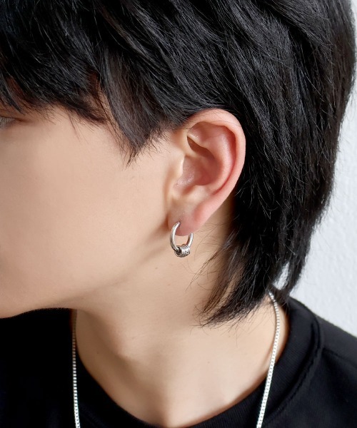 4INT.（フォイント）の「5連リング フープピアス / サージカル