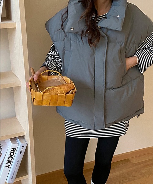 VitaFelice（ヴィータフェリーチェ）の「ボリューム中綿ベスト パデッドベスト スタンドカラー（その他アウター・レディース・グレー/ブラック/アイボリー/ライトグレー・FREE）」の21枚目の写真