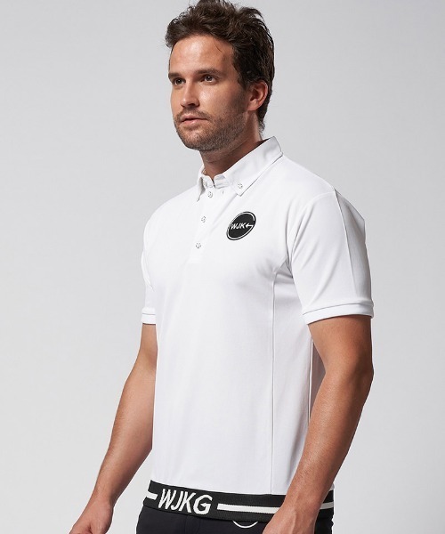 wjk（ダヴルジェイケイ）の「mhs2047- -GOLF-WJKG- LOGO PATCH POLO