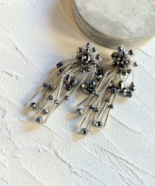 amplis（アンプリス）の「ボリューミードレープピアス/ted pierce（ピアス（両耳用）・レディース・シルバー/ブラック・FREE）」の4枚目の写真