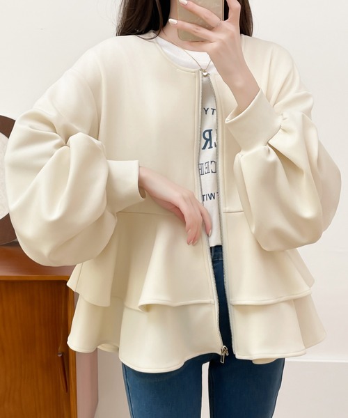 ECLIN（エクラン）の「ダンボールニットフリルノーカラージャケット（ノーカラージャケット・レディース・アイボリー/ブラック/モカ/グレー・M/L）」の2枚目の写真