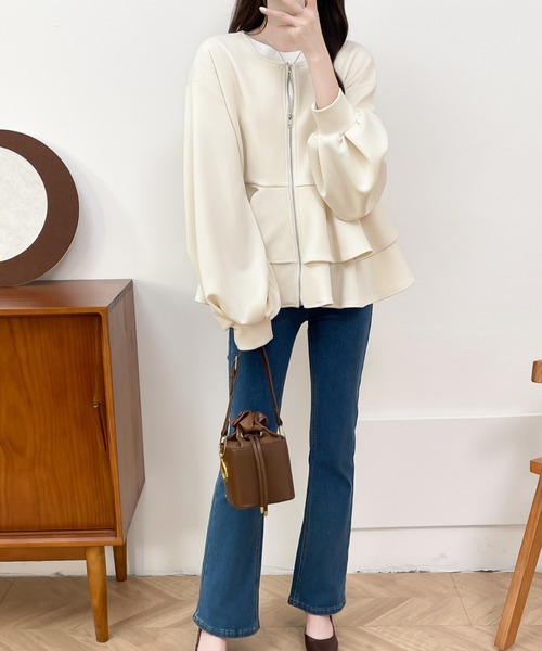 ECLIN（エクラン）の「ダンボールニットフリルノーカラージャケット（ノーカラージャケット・レディース・アイボリー/ブラック/モカ/グレー・M/L）」の7枚目の写真