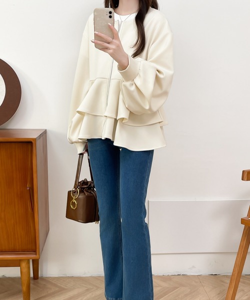 ECLIN（エクラン）の「ダンボールニットフリルノーカラージャケット（ノーカラージャケット・レディース・アイボリー/ブラック/モカ/グレー・M/L）」の6枚目の写真