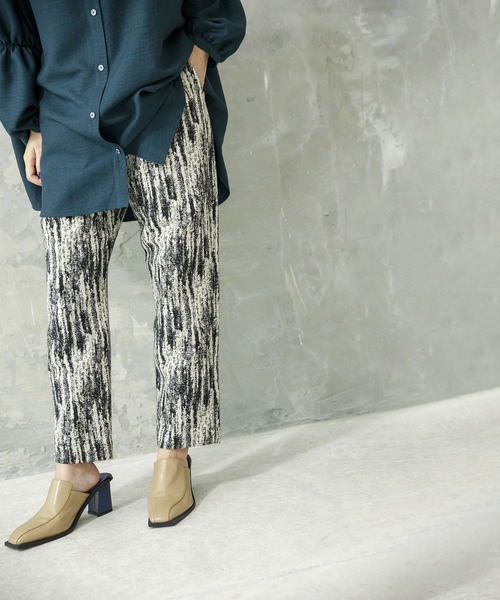 OSMOSIS（オズモーシス）の「ジャガードテーパードパンツ（その他パンツ・レディース・ブルー/ブラック・ONE SIZE）」の4枚目の写真