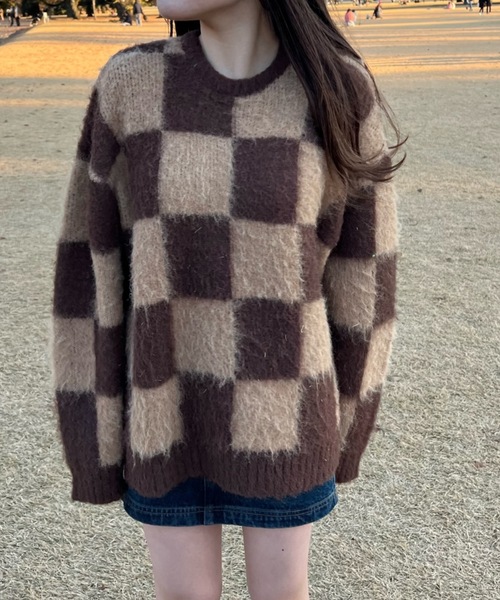 styling)カーゴパンツやワイドデニムなど太めのボトムスと合わせたスタイルや、トレンドのフレアパンツやスラックスなどとの組み合わせも◎インパクトのある配色とデザインなため、シンプルに合わせて、ニットを引き立たせるコーデがオススメです - shesame -トレンドを意識した "コーデの幅が広がるデザイン" をコンセプトに性別、ファッションのテイストを問わず、その日の気分、TPOに合わせたコーデができる着回ししやすいアイテムをお届けします。※ご覧のモニター環境により、画像の色味と多少異なる場合がございます。※ご注文いただいた予約商品のお届け時期の確認は、注文履歴ページより行えます。★《お気に入り登録》でお得な情報がいっぱい★・「商品のお気に入り登録」で再入荷通知や、ラストの通知、セール通知も受け取ることができます。・「ブランドのお気に入り登録」で新商品や再入荷など、お得な情報を受け取ることができます!
サイズ展開
MEDIUM, LARGE
カテゴリー
キーワード
アイテム説明
これ1枚でコーデがキマる!柔らかく、ふんわりとした質感で、保温性もあり、肌触りも優しく、ふわっとゆるっと着れます。なかなか無い絶妙なカラーが、今までには無い印象を与えます!落ち着きがちになってしまうコーデに彩りをプラスするニット。ンパクトのあるカラーとデザインが秋冬のコーディネートを盛り上げてくれます![styling)カーゴパンツやワイドデニムなど太めのボトムスと合わせたスタイルや、トレンドのフレアパンツやスラックスなどとの組み合わせも◎インパクトのある配色とデザインなため、シンプルに合わせて、ニットを引き立たせるコーデがオススメです - shesame -トレンドを意識した "コーデの幅が広がるデザイン" をコンセプトに性別、ファッションのテイストを問わず、その日の気分、TPOに合わせたコーデができる着回ししやすいアイテムをお届けします。※ご覧のモニター環境により、画像の色味と多少異なる場合がございます。※ご注文いただいた予約商品のお届け時期の確認は、注文履歴ページより行えます。★《お気に入り登録》でお得な情報がいっぱい★・「商品のお気に入り登録」で再入荷通知や、ラストの通知、セール通知も受け取ることができます。・「ブランドのお気に入り登録」で新商品や再入荷など、お得な情報を受け取ることができます!
アイテム詳細
- サイズ
- MEDIUM,LARGE
- カテゴリー
- キーワード
![shesame(シーセム)の「モヘアライク起毛チェックニット(ニット/セーター・レディース・ブルー/ブラウン/カーキ・MEDIUM/LARGE)」の1枚目の写真